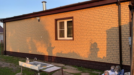 Обшивка фасадными панелями под кирпич